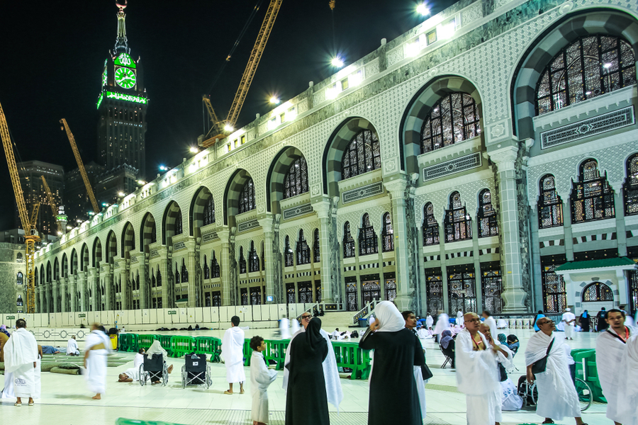 Pak Dimas Beserta Istri